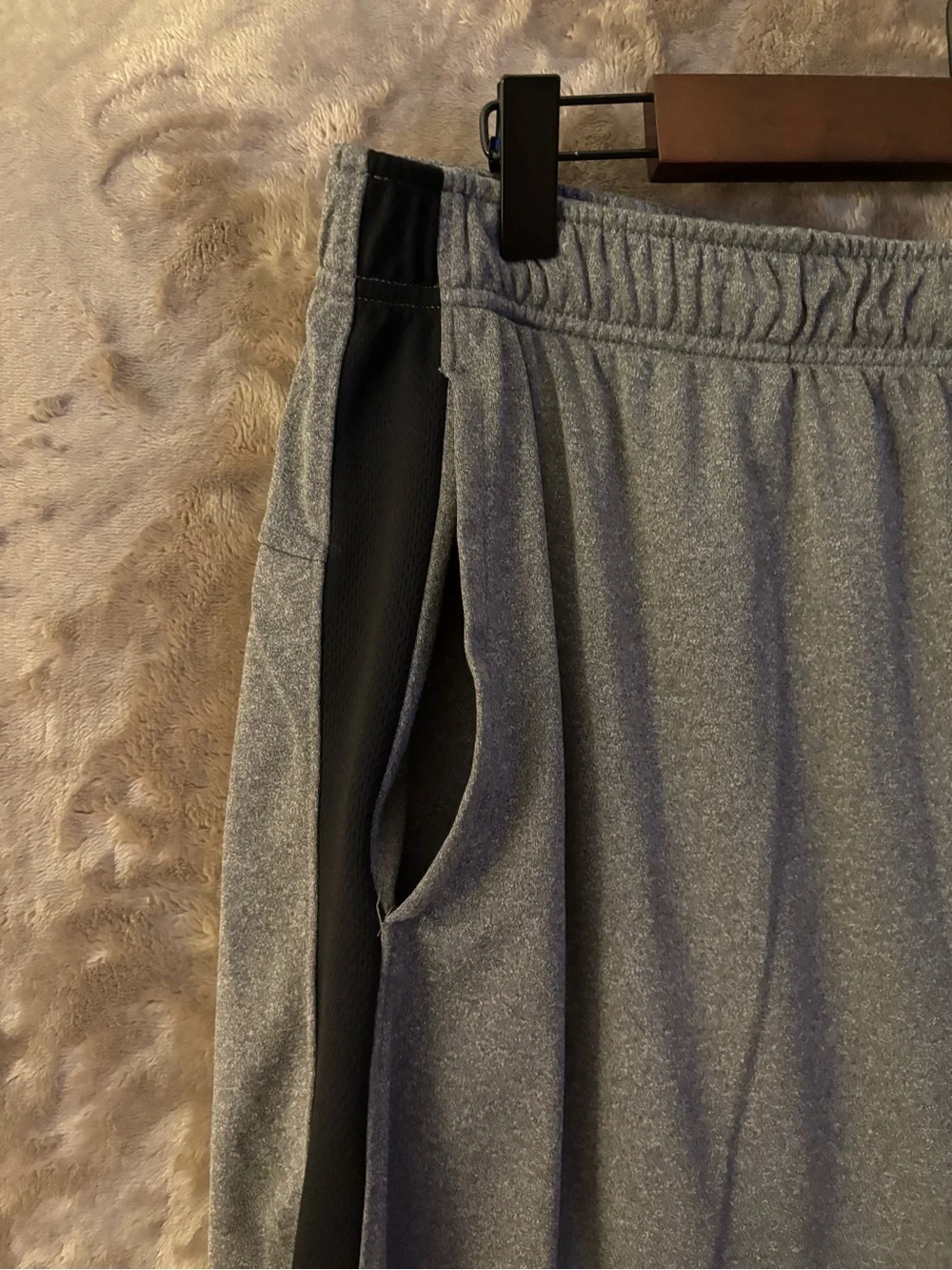 Old Navy Athletic Go-Dry Shorts with Black Side Panels Men’s Size XL